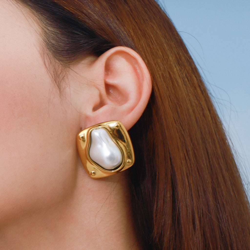 Stainless steel imitation pearl stud earrings