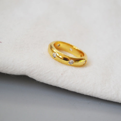 A brass zircon ring plated with 18K gold