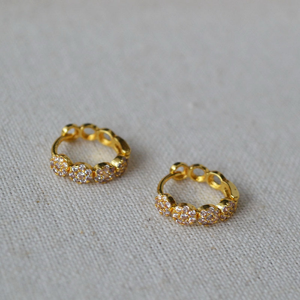 White zircon full-diamond hollowed-out round mini copper ear buckles