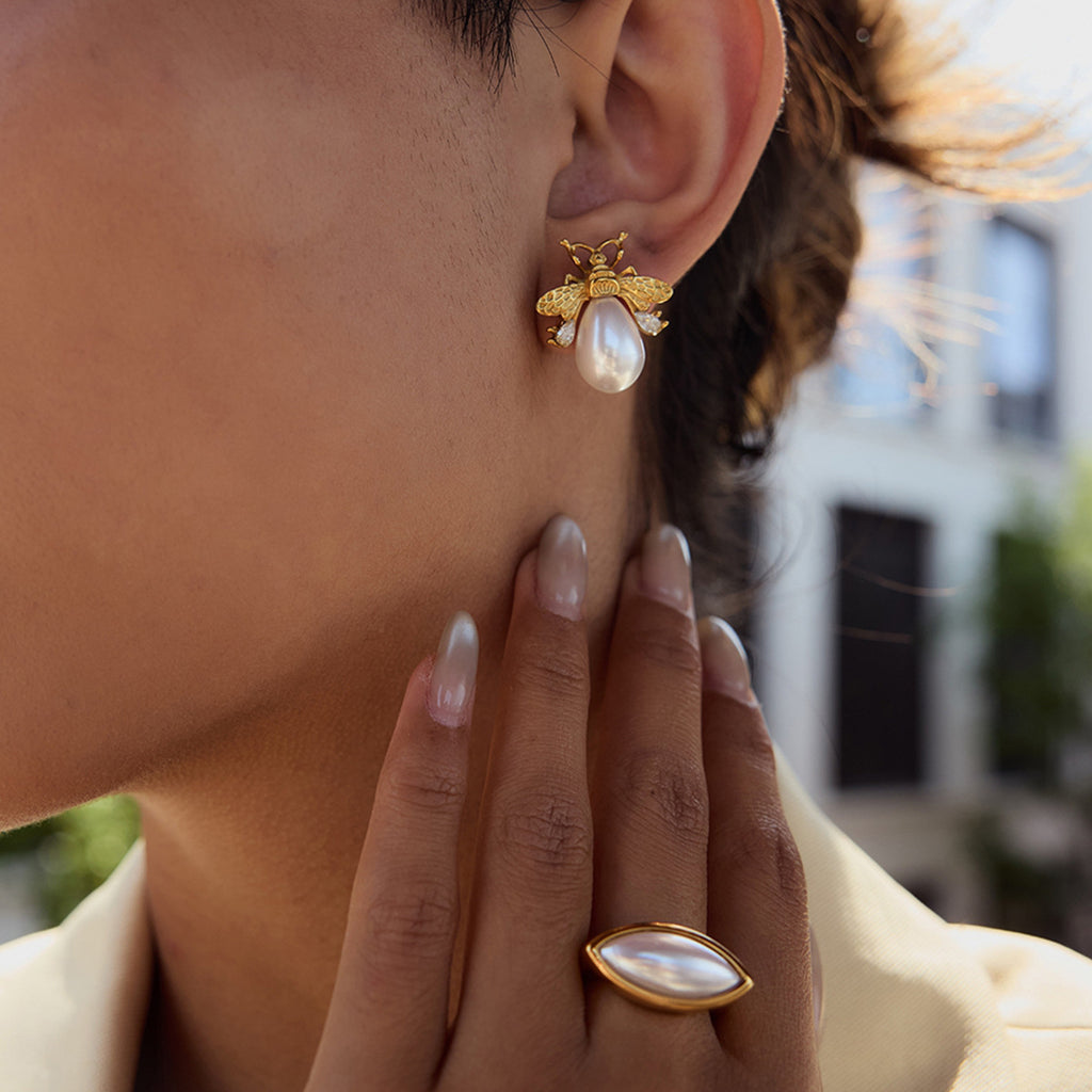 Golden stainless steel small bee pearl earrings