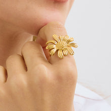 Load image into Gallery viewer, Stainless steel small Daisy flower opening ring