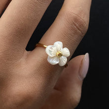 Load image into Gallery viewer, Stainless steel flower ring