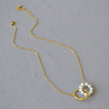 Load image into Gallery viewer, Double-ring interlocking freshwater pearl brass gold-plated necklace collarbone chain