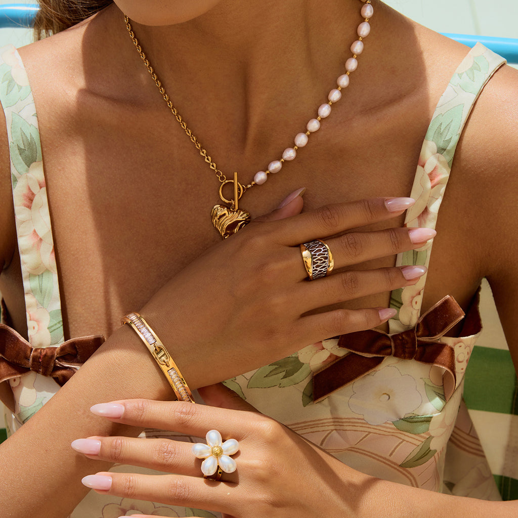 Stainless steel heart-shaped pendant, pearl chain, OT buckle necklace