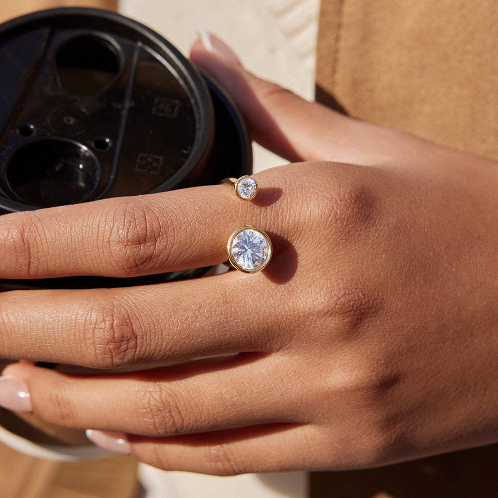 A golden stainless steel zircon ring