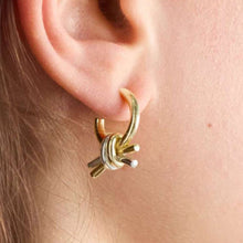 Load image into Gallery viewer, Golden ring-shaped twisted copper earrings