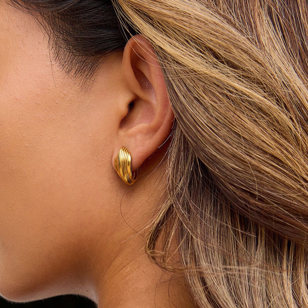 Golden stainless steel line C-shaped earrings