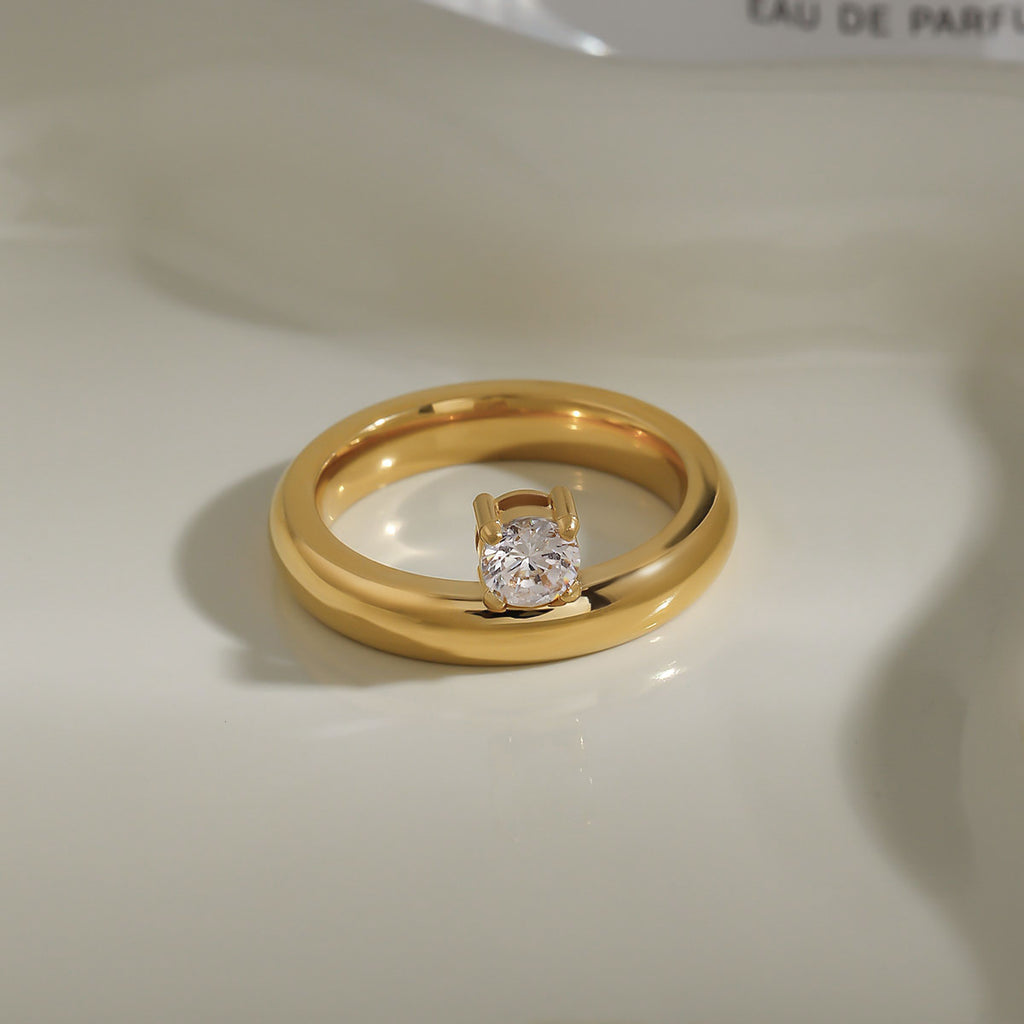Stainless steel ring inlaid with single zirconium