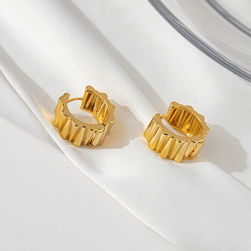 Golden serrated lace loop-shaped ear buckles