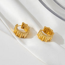 Load image into Gallery viewer, Golden serrated lace loop-shaped ear buckles