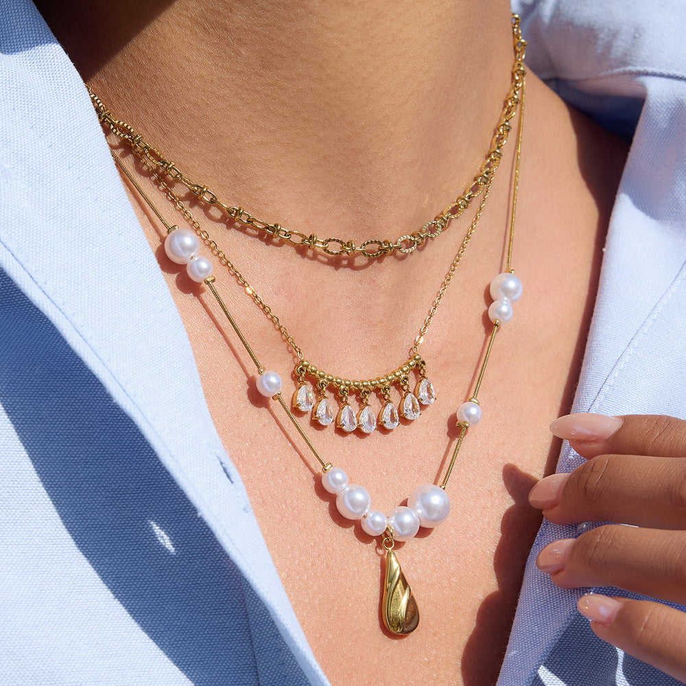 Golden stainless steel teardrop-shaped zircon necklace