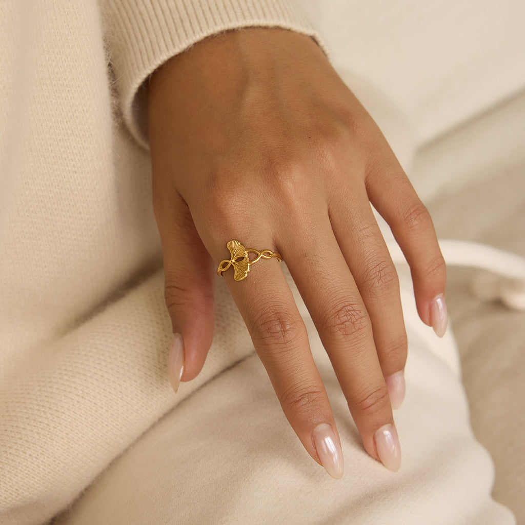 A stainless steel electroplated 18K gold line wound with ginkgo leaf adjustable opening ring