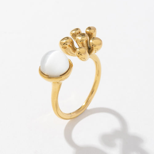 Stainless steel flowers adorn the cat's eye opening ring