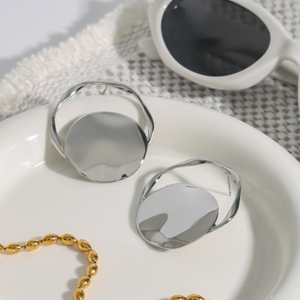 Stainless steel smooth circular earrings