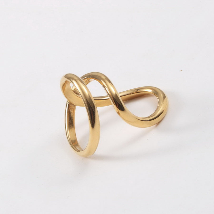 A stainless steel 18K gold ring with geometrically twisted lines