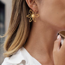 Load image into Gallery viewer, Stainless steel electroplated 18K flower earrings