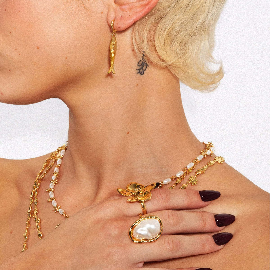 Stainless steel hammer-textured small fish ear buckle earrings