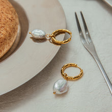 Load image into Gallery viewer, Stainless steel pearl pendant earrings