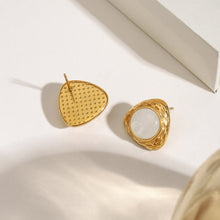 Load image into Gallery viewer, Triangular hammer-patterned round cat&#39;s eye stainless steel stud earrings