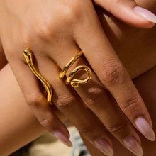 Load image into Gallery viewer, Stainless steel serpentine finger ring