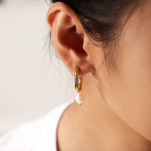 Load image into Gallery viewer, Golden stainless steel freshwater pearl pendant U-shaped earrings