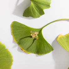 Load image into Gallery viewer, A stainless steel electroplated 18K gold line wound with ginkgo leaf adjustable opening ring