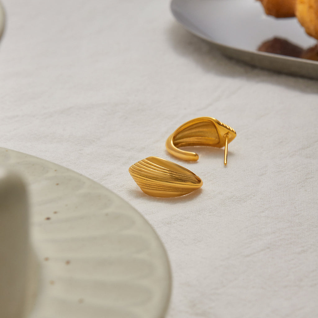 Golden stainless steel line C-shaped earrings