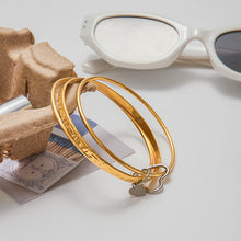 Load image into Gallery viewer, 18K gold stainless steel gold and silver color-matched hammer-patterned heart-shaped clasp bracelet