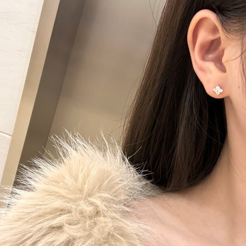 S925 sterling silver four-leaf claw diamond stud earrings