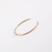 Load image into Gallery viewer, Golden C-shaped small square diamond stainless steel thin bracelet