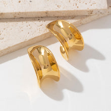 Load image into Gallery viewer, C-shaped wide-faced earrings made of stainless steel plated with 18K gold