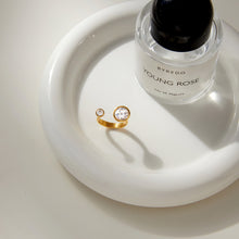 Load image into Gallery viewer, A golden stainless steel zircon ring