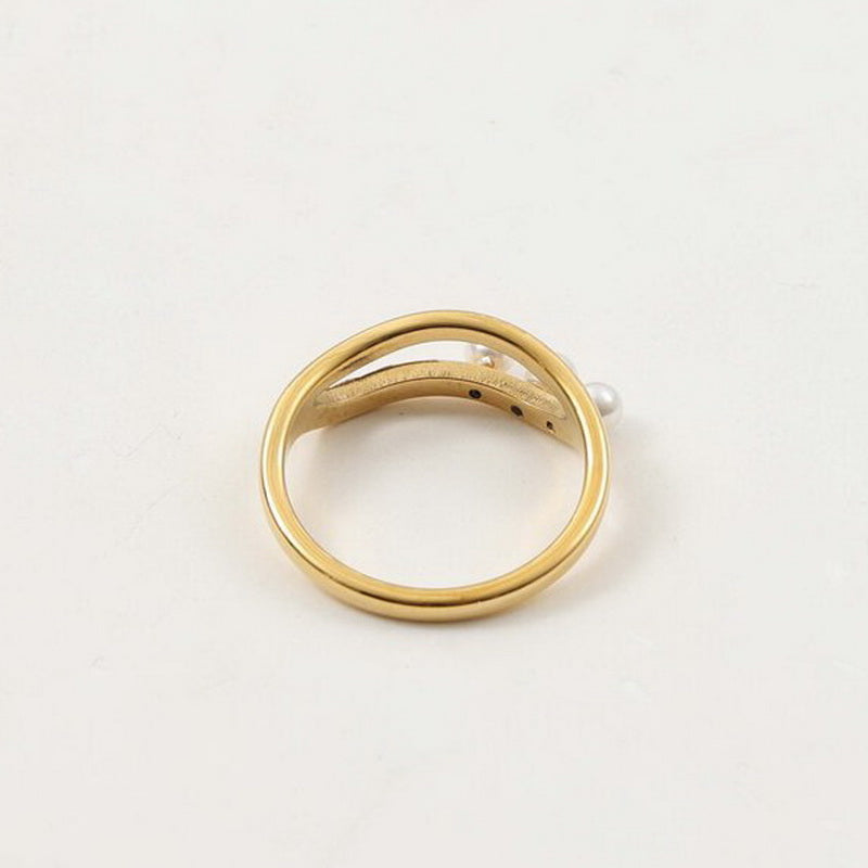 18K gold small pearl row diamond ring