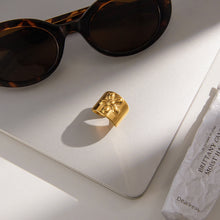 Load image into Gallery viewer, A golden stainless steel wide-face flower ring