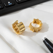 Load image into Gallery viewer, Golden serrated lace loop-shaped ear buckles