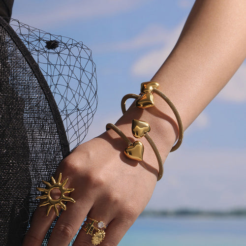 Stainless steel heart-shaped opening bracelet