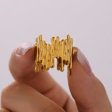 Load image into Gallery viewer, A golden stainless steel cold style irregularly opened ring