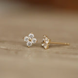 Fashionable, simple and elegant, high-end design sense, copper micro-inlaid, white zirconium 18K gold, lucky four-leaf clover mini ear studs