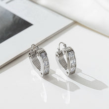 Load image into Gallery viewer, Heart-shaped smooth slightly inlaid zircon ear loops