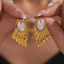 Load image into Gallery viewer, Golden stainless steel pearl earrings