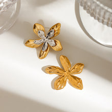 Load image into Gallery viewer, 18K gold stainless steel gold and silver color-matched hammer-patterned flower earrings