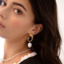 Load image into Gallery viewer, Golden stainless steel pearl earrings