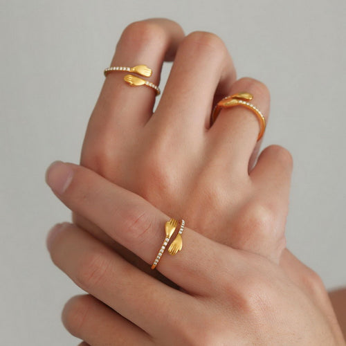 Stainless steel ring with 18K gold plating, palm embrace opening