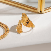 Load image into Gallery viewer, Golden stainless steel threaded leaf open ring