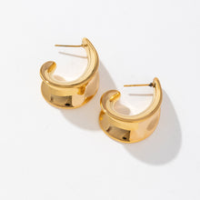 Load image into Gallery viewer, C-shaped wide-faced earrings made of stainless steel plated with 18K gold