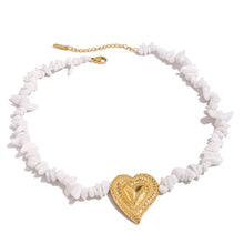 Load image into Gallery viewer, Stainless steel hammer-patterned heart-shaped white crushed stone necklace
