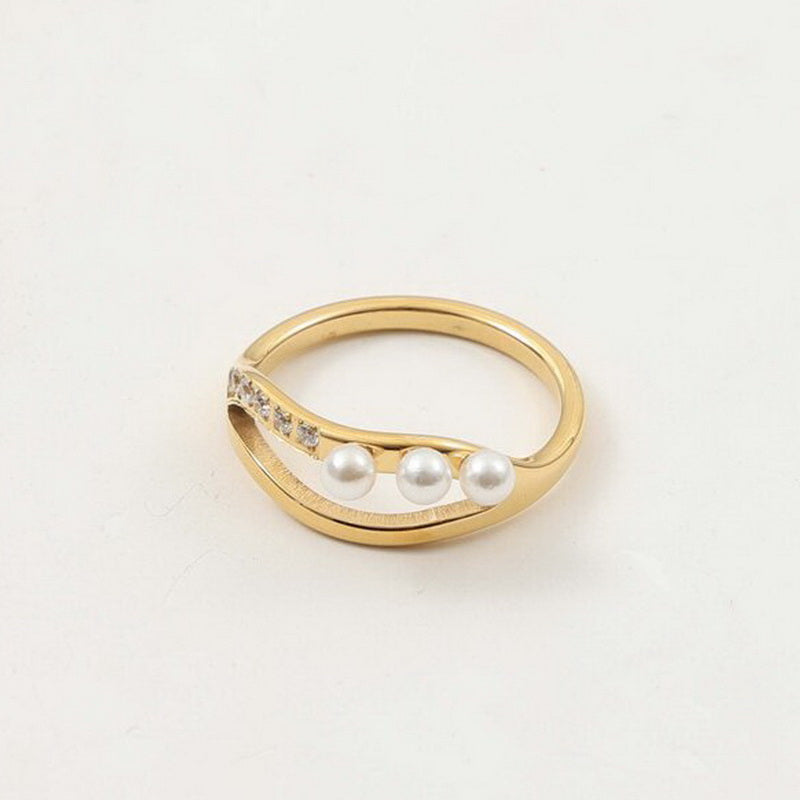 18K gold small pearl row diamond ring