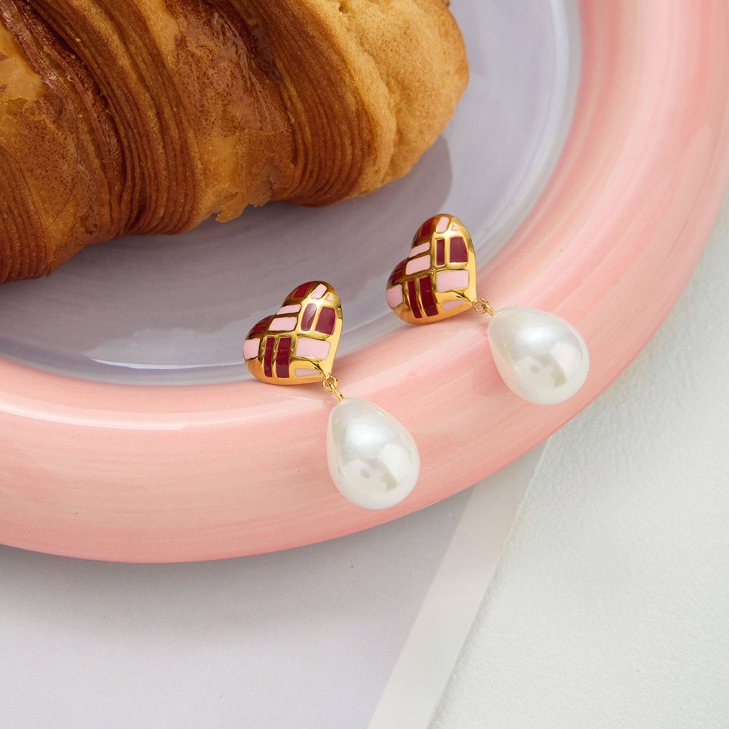 Stainless steel heart-shaped oil-dripping pearl pendant earrings