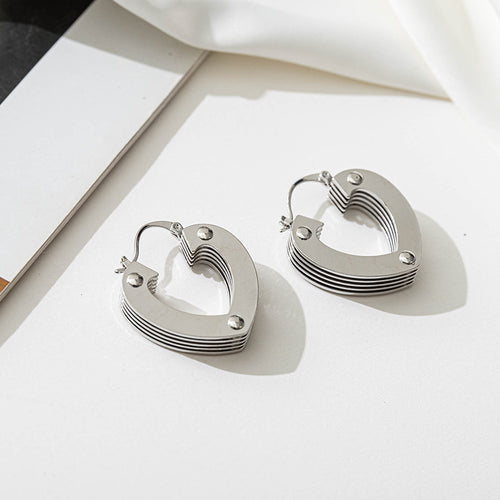 Heart-shaped smooth slightly inlaid zircon ear loops