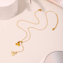 Load image into Gallery viewer, Stainless steel gold-plated natural mother-of-pearl heart-shaped three-leaf flower pendant, pull-out adjustable necklace, collarbone chain